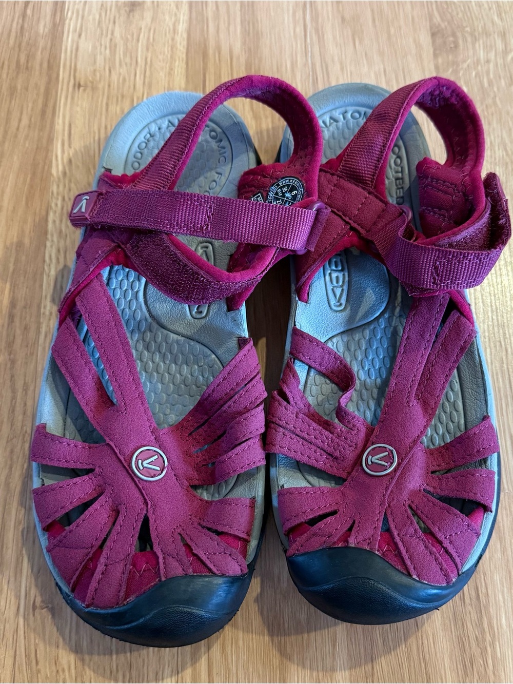 NEW Women’s Keen Women's Rose Sandal - Maroon - Size 6